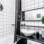 Clicktheflat Hoza Street Warschau
