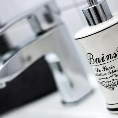 Hostel Clicktheflat Hoza Street *